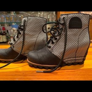 Sorel Wedge Boots size 5.5